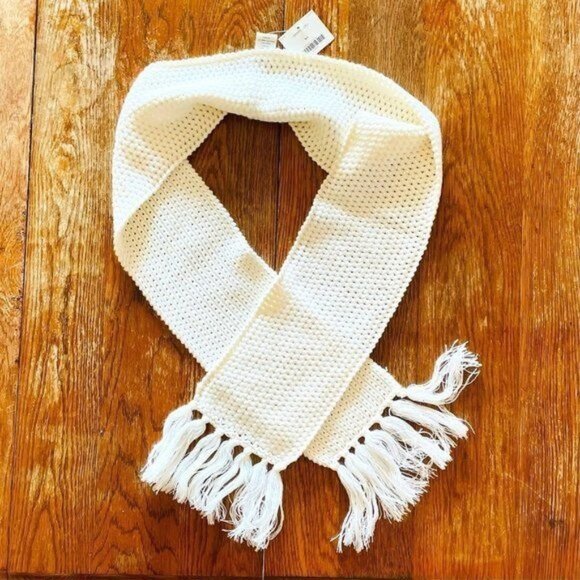 Janeville Knitted White Wool Blend Scarf 6 in W x 58 in L w/ Sequins and Fringe - Picture 7 of 7